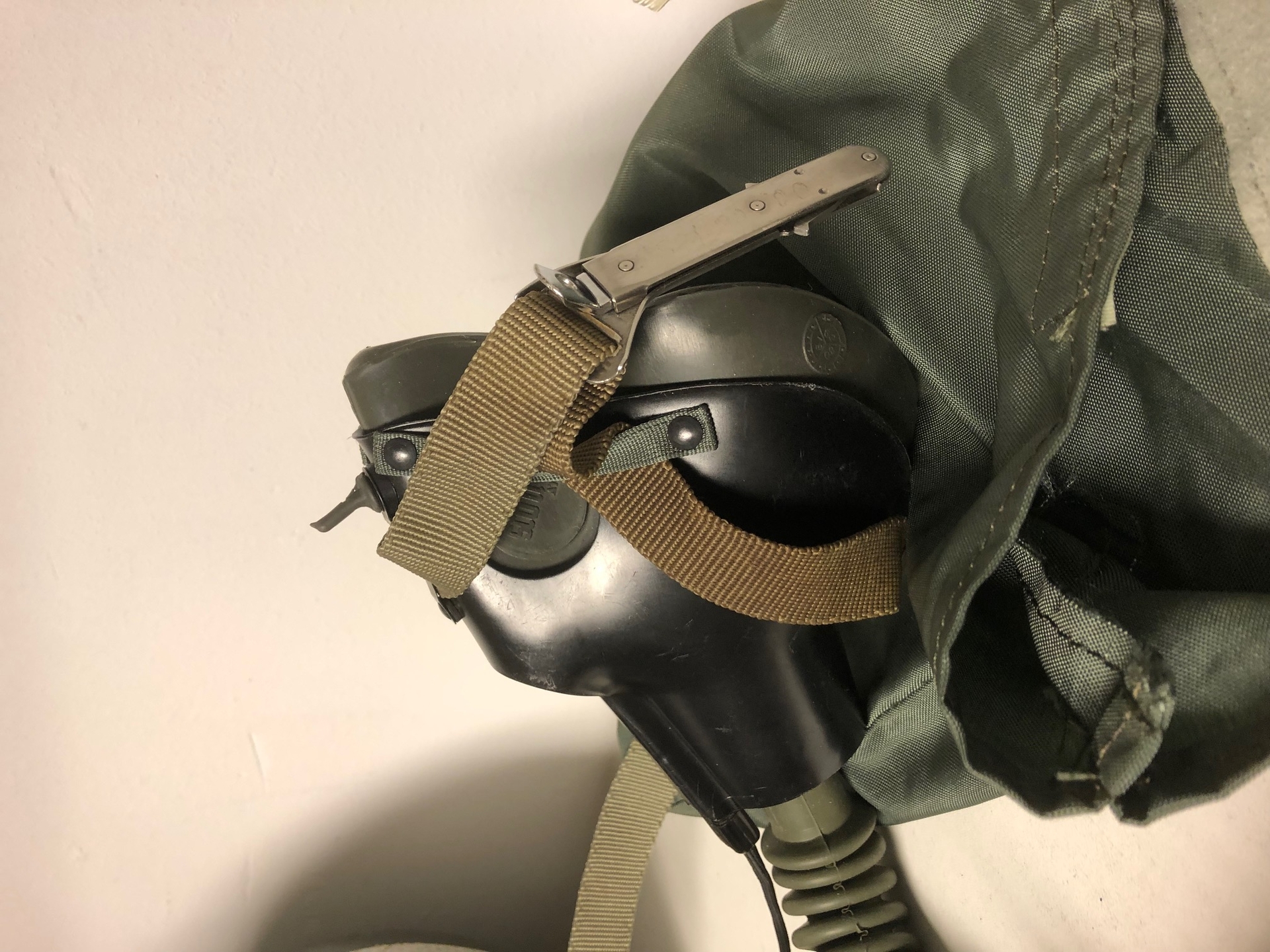 MBU-5 oxygen mask Long Narrow single point bayonet