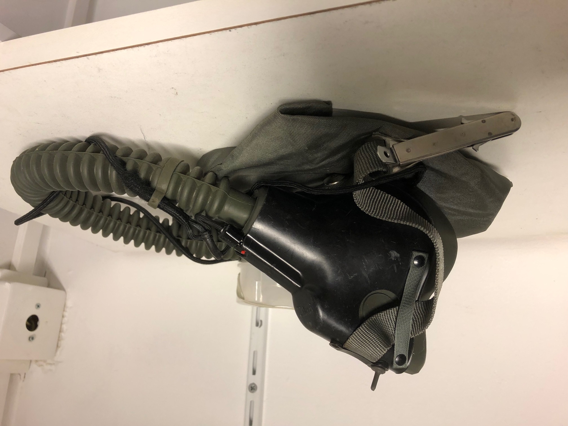 MBU-5 oxygen mask Long Narrow single point bayonet