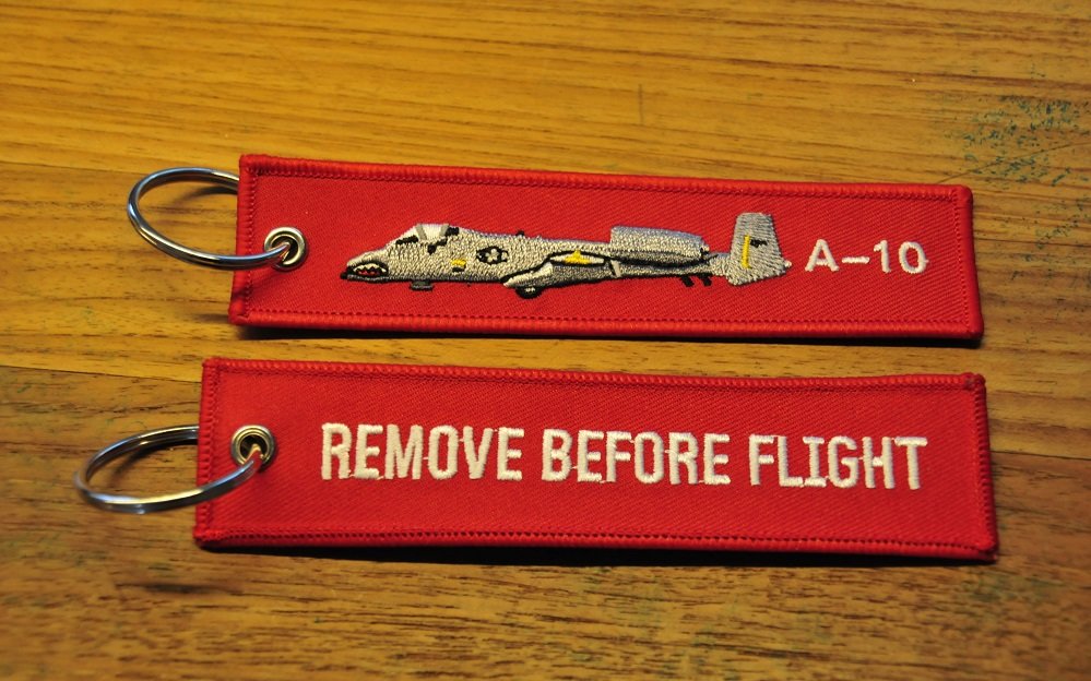 A-10 Thunderbolt keyring keychain bagagelabel Remove Before Flight