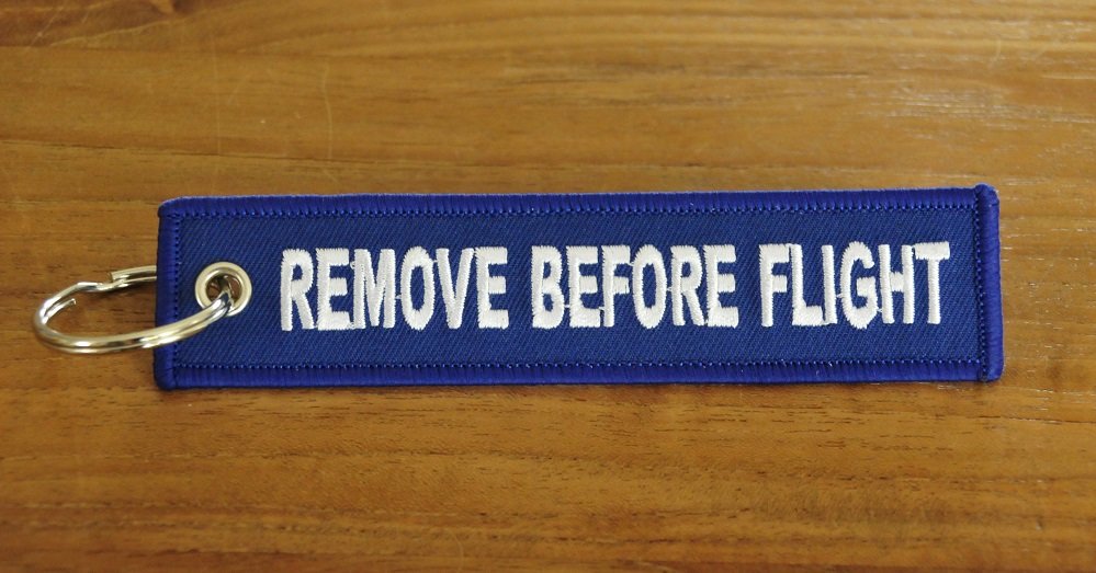 Remove before flight sleutelhanger (blauw)