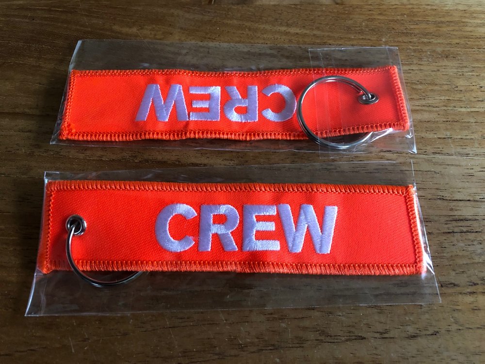 CREW embroidered keychain keyring bagagelabel