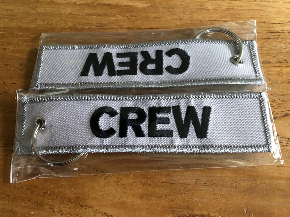 CREW embroidered keychain keyring bagagelabel