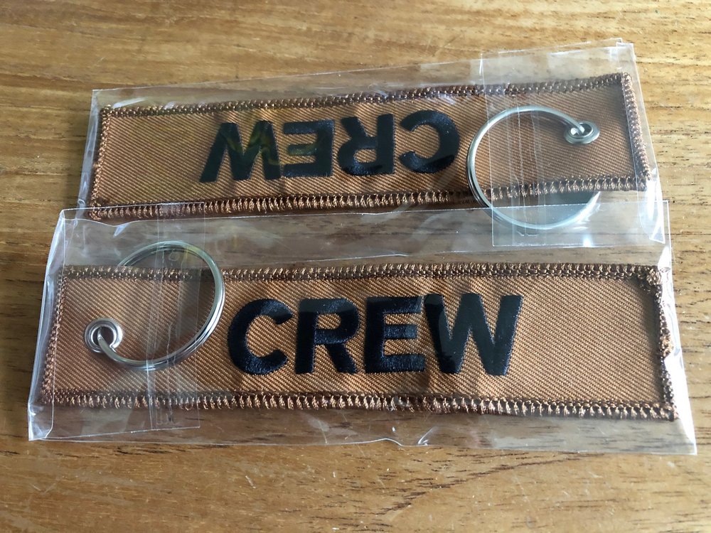 CREW embroidered keychain keyring bagagelabel