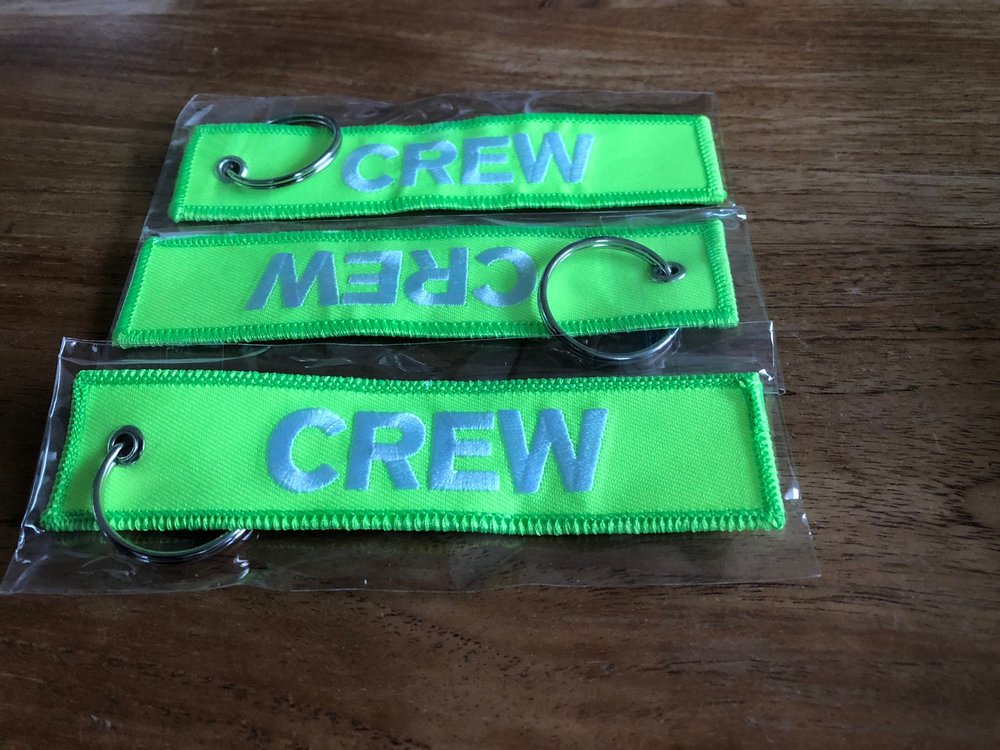 CREW embroidered keychain keyring bagagelabel