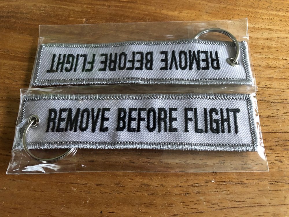 REMOVE BEFORE FLIGHT embroidered keychain keyring bagagelabel