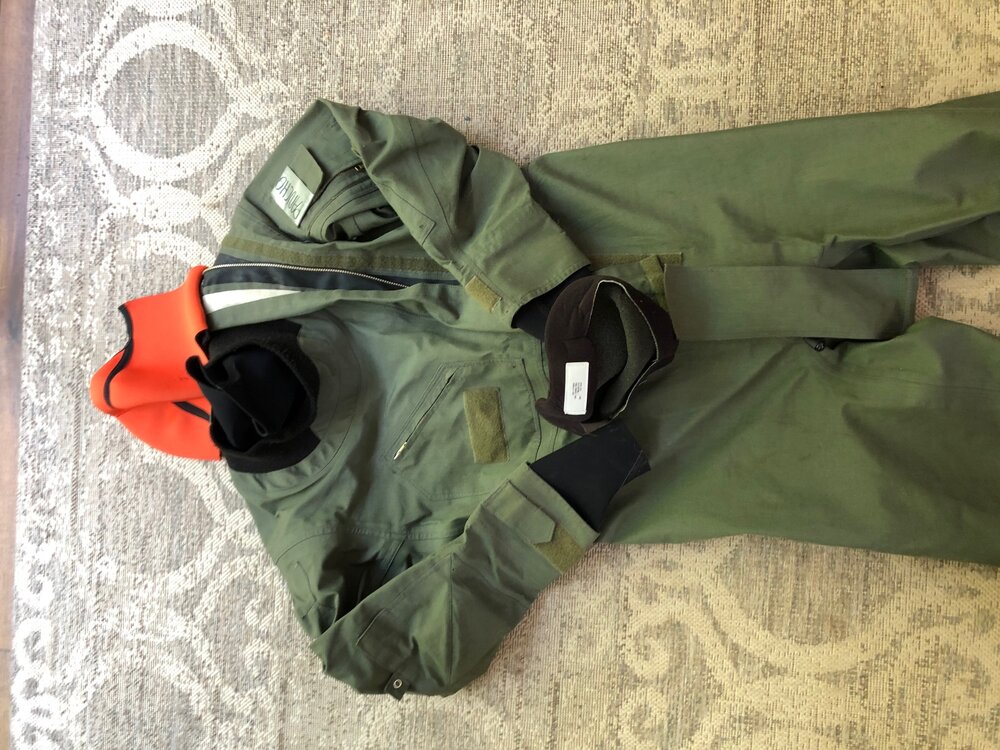 Survival One Dompel pak F-16 fighter pilot