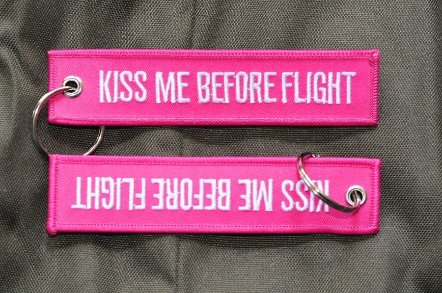 Kiss me before flight sleutelhanger Rose