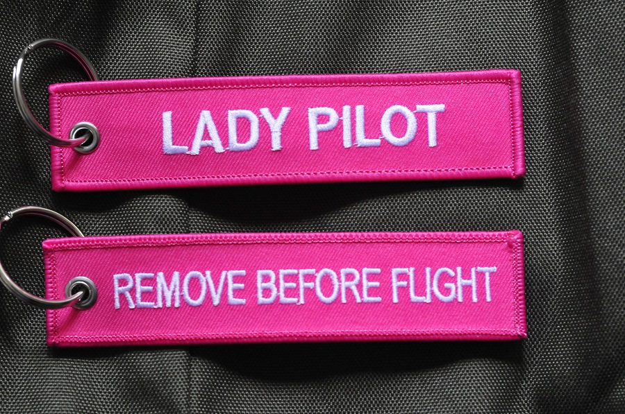 Lady Pilot sleutelhanger Remove Before Flight