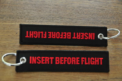 INSERT BEFORE FLIGHT keychain keyring bagagelabel