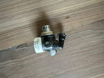 Cross connector osygen mask