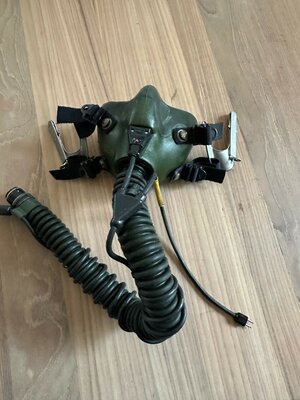 green MBU-12/P oxygen mask size Regular