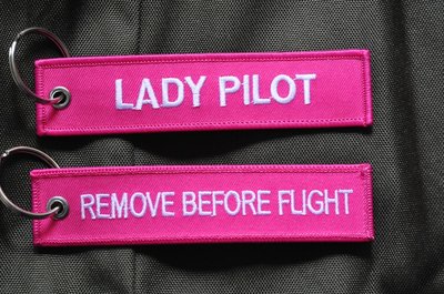 Lady Pilot sleutelhanger Remove Before Flight