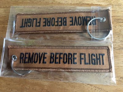 REMOVE BEFORE FLIGHT embroidered keychain keyring bagagelabel