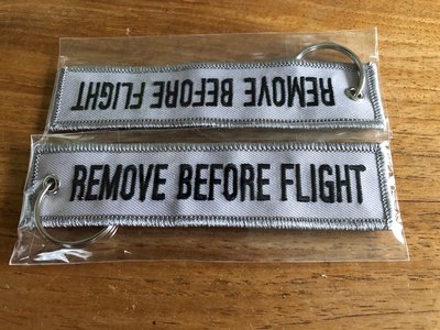 REMOVE BEFORE FLIGHT embroidered keychain keyring bagagelabel