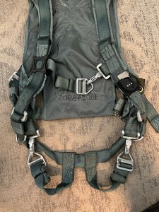 Harness F-16 fighter pilot