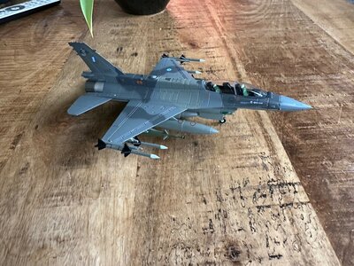 Die Cast F-16D Block 52 1/72 337 Mira 