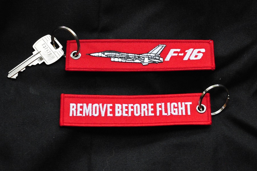 Remove before flight брелок. Remove before Flight.